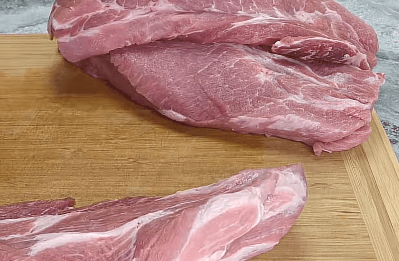 Смачний рецепт свинячої шийки в духовці з хрусткою картоплею