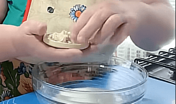 Неймовірно пухкі пиріжки з капустою: простий рецепт від Валентини Сови