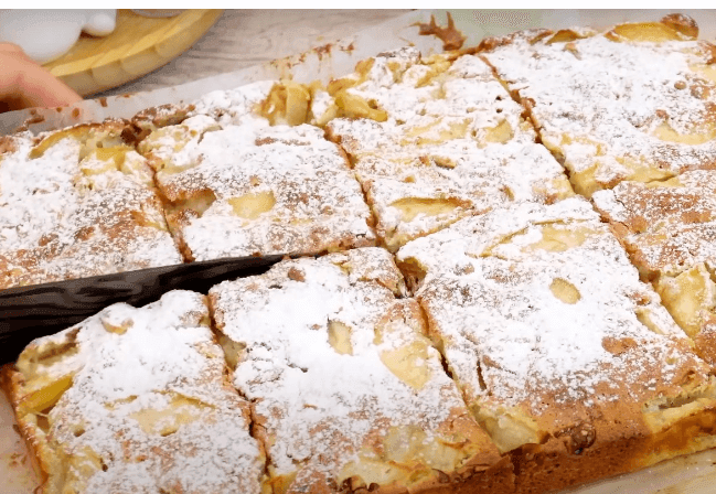 Яблучний пиріг з горіхами
