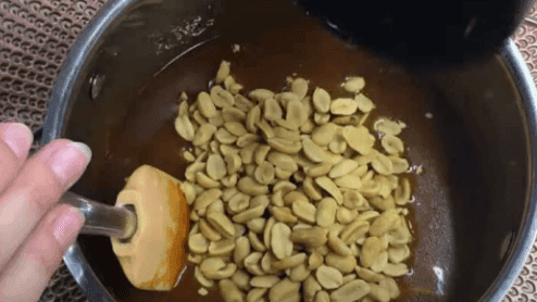 пляцок Снікерс — крок 1744553238 — покроковий рецепт