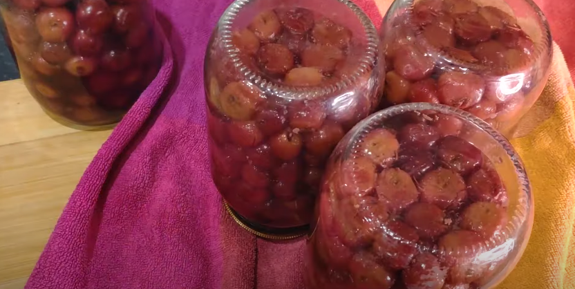 Вишня на зиму без цукру. Рецепт для пирогів, вареників, компотів та випічки.