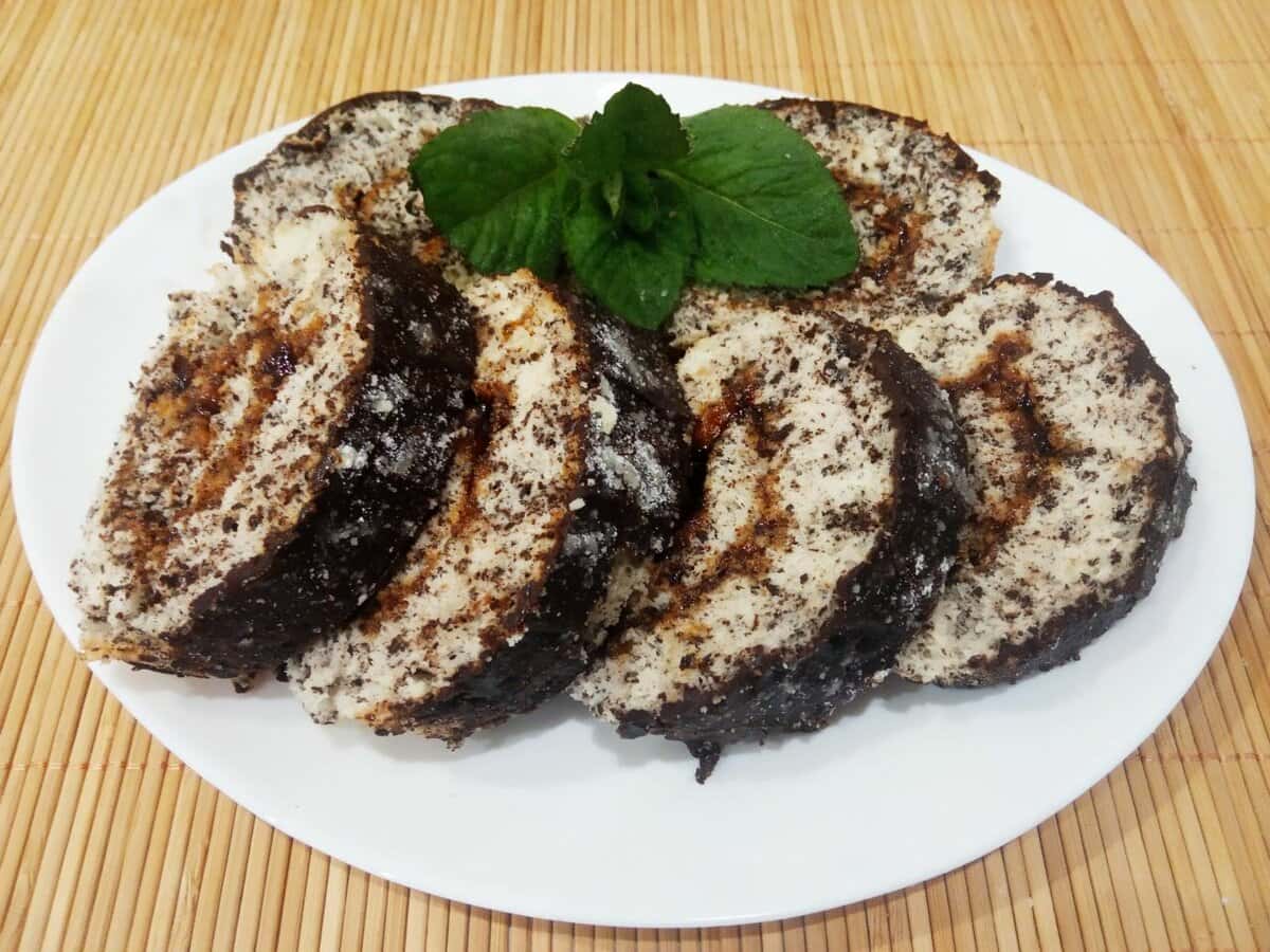 Бісквітний рулет з шоколадом