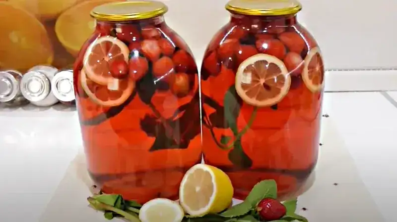 Компот «Полуничний мохіто» з лимоном та м'ятою: дуже смачно