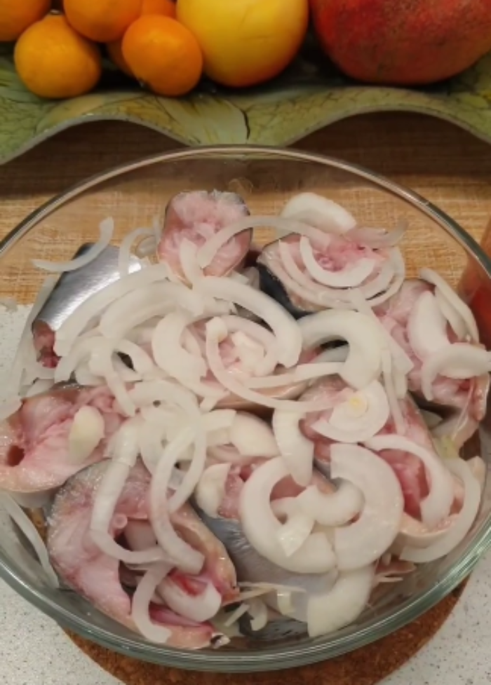 Шари цибулі та риби