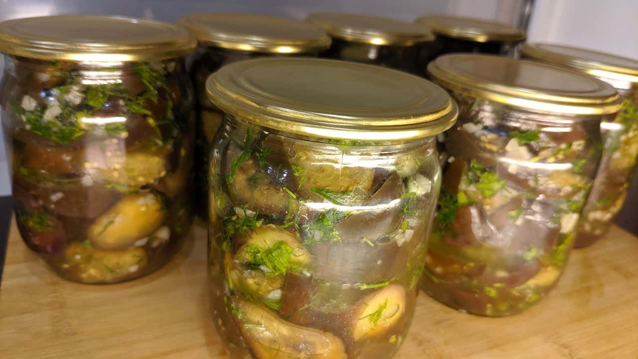 Баклажани 'як гриби' на зиму з часником та зеленню
