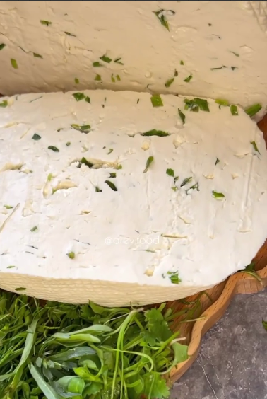 Ніжний сир із тархуном