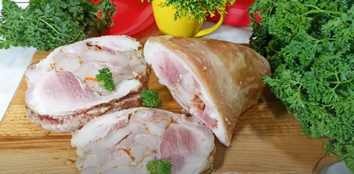 Готовий рулет у нарізці