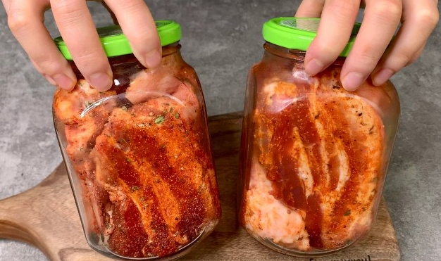 Запечене сало в банці