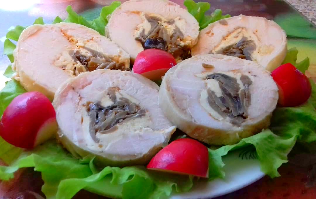 Рулет із курячої грудки