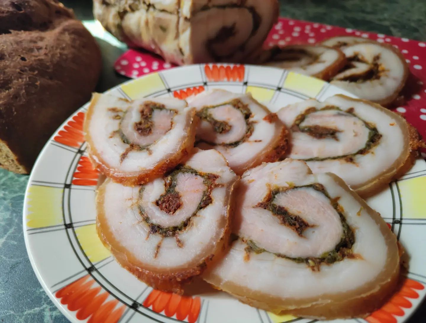 Рулет із тонкого сала