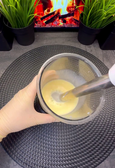 Процес приготування сосисок в тісті