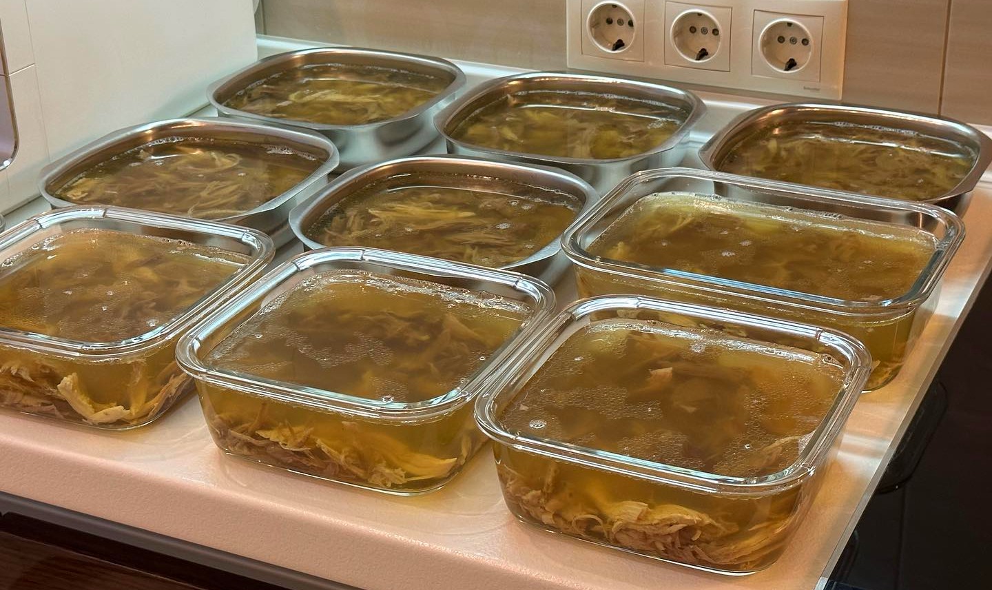 Холодець без желатину: смачний, наваристий і прозорий "як сльоза"