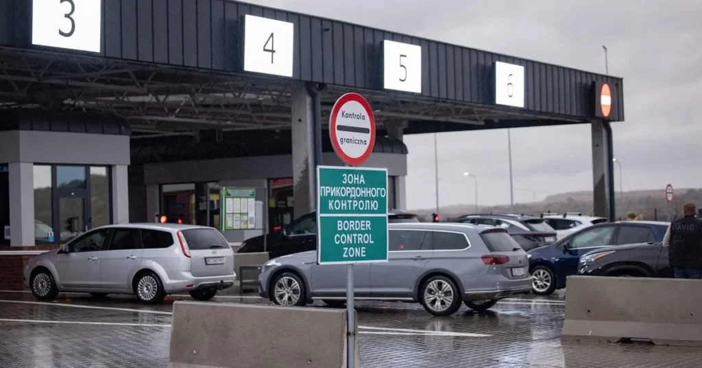 Новина про шахрайські схеми на кордоні, які націлені на жінок