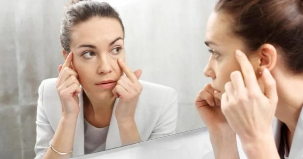 Чому деякі жінки старіють раніше: 10 звичок, що забирають молодість