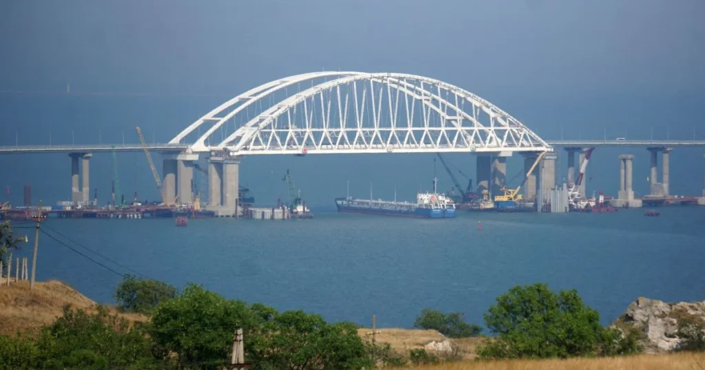 Новина: Ураження російських катерів біля Керченського мосту
