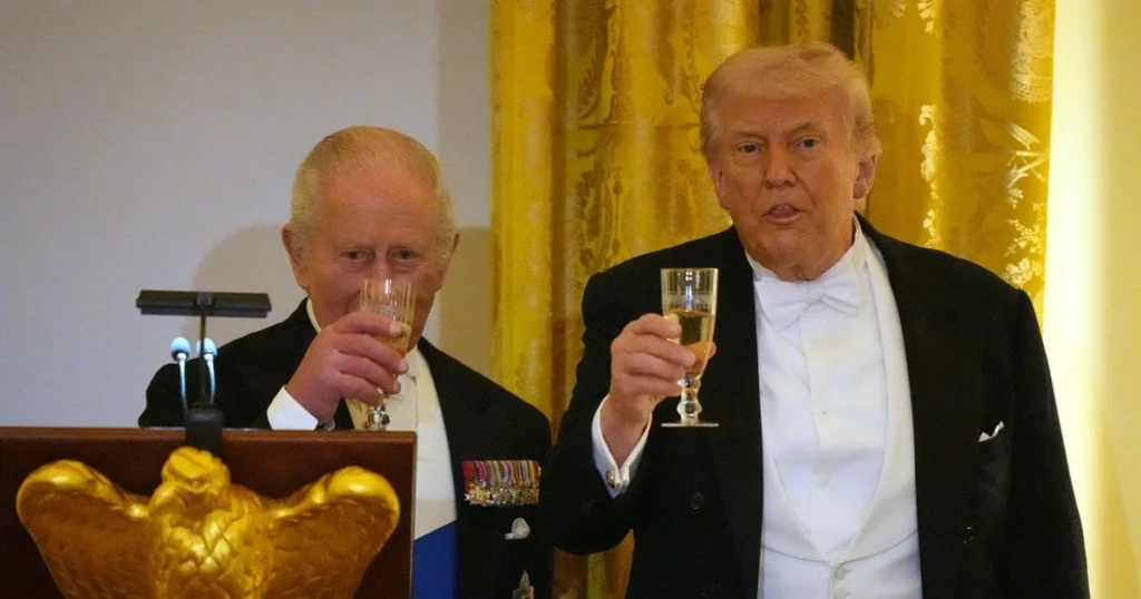 Новина: Король Чарльз III подарував Трампу історичний дзвін