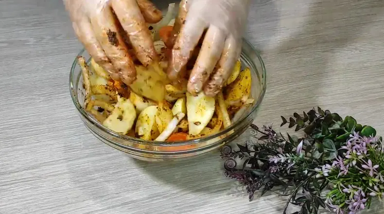 курячі бедра з картоплею — крок 4, покроковий рецепт