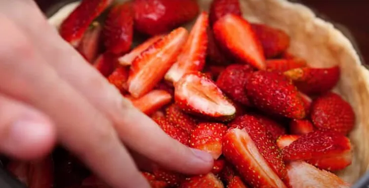 літній пиріг з полуницею крок 2