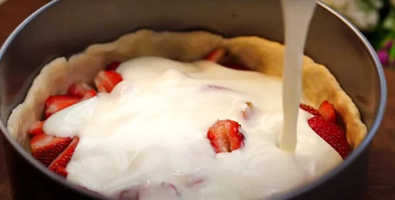 літній пиріг з полуницею крок 3