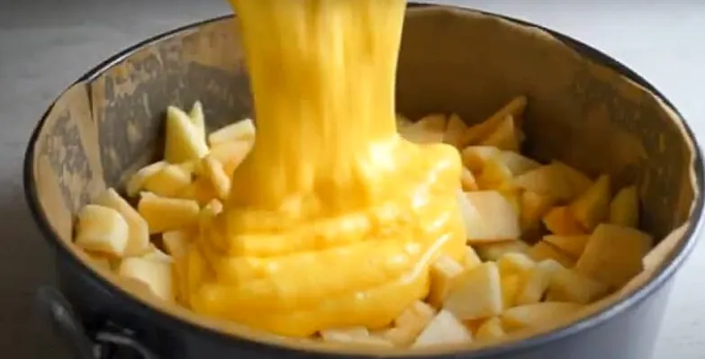 незвична шарлотка крок 1