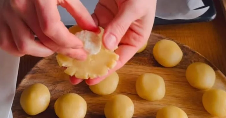 Печиво «Сніжки» — рецепт із газети 1995 року! Відтворила 1:1 — смак дитинства крок 2