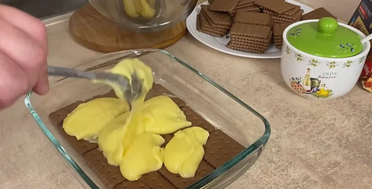 Поки чайник закипів — Торт уже готовий: Без духовки, за 15 хв і смачніший за Наполеон крок 1