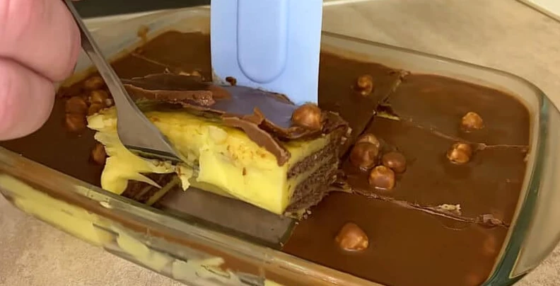 Поки чайник закипів — Торт уже готовий: Без духовки, за 15 хв і смачніший за Наполеон крок 3