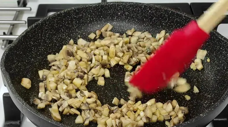 рублені курячі котлети з грибами — крок 2, покроковий рецепт