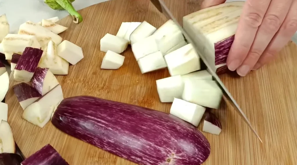 Смажені баклажани з яйцем — простий домашній рецепт