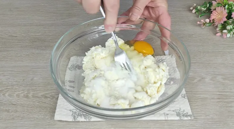 сирники як у дитинстві — крок 2, покроковий рецепт