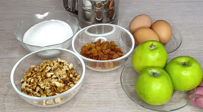 Яблучний пиріг з горіхами — покроковий рецепт з фото
