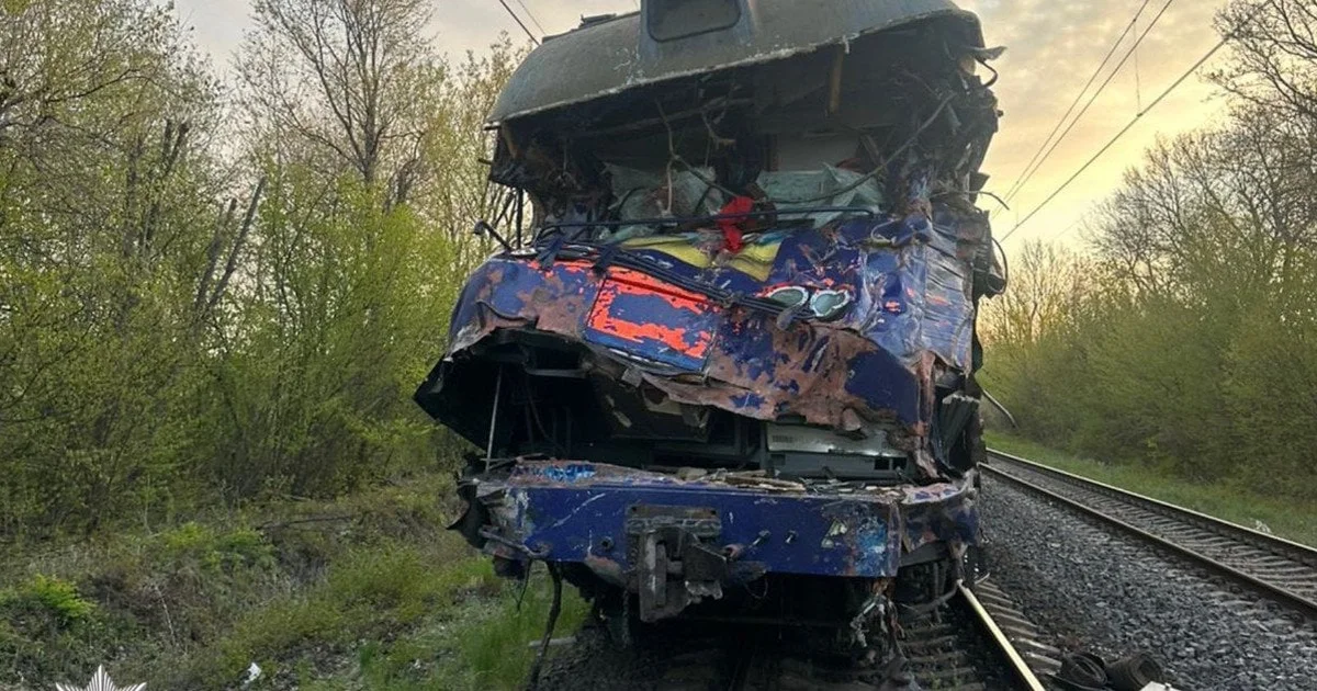Новина про аварію потяга на Львівщині: зіткнення з автокраном