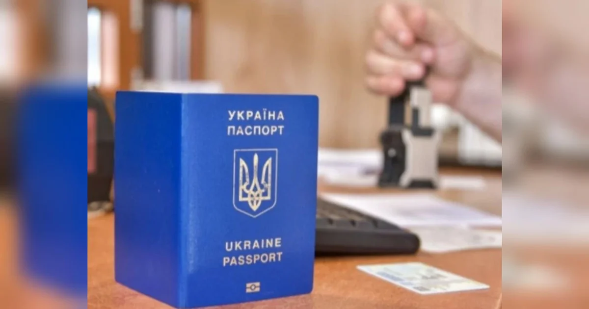 Для жінок в Україні офіційно скасували обмеження на виїзд за кордон
