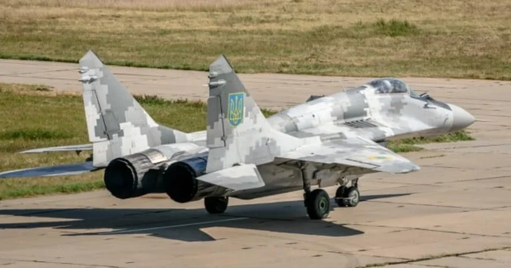 У Хмельницькій області розбився бомбардувальник Су-24М: екіпаж загинув на місці