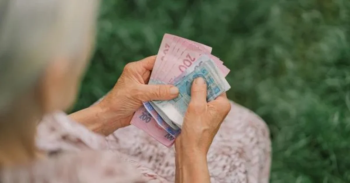 чверть літніх людей отримують менше 4000